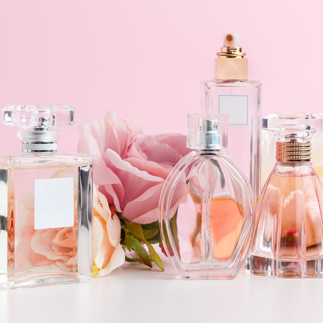 香水の『長持ちする付け方』講座！ちょっとしたコツを知って魅力的な香りを持続させよう イメージ