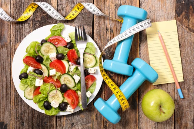 ダイエットはストレッチ+運動+食事で長期間かけて行おう