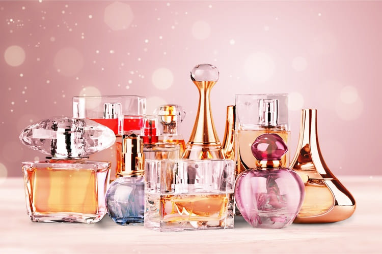 友達や彼女、女性に贈るおすすめの香水10選！プレゼントに喜ばれる香りをお届け