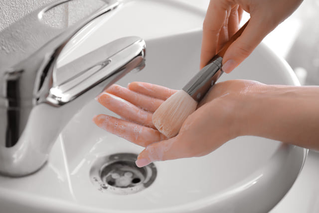 注意点（5）ブラシやクッションはこまめに洗う