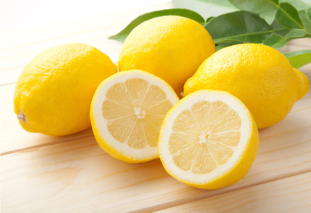 白湯の飲み方アレンジ（3）レモンを足してすっきり