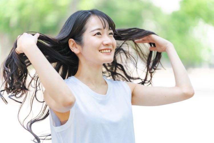 パーマ後はヘアケアが重要！長持ちさせる方法やおすすめアイテムもご紹介