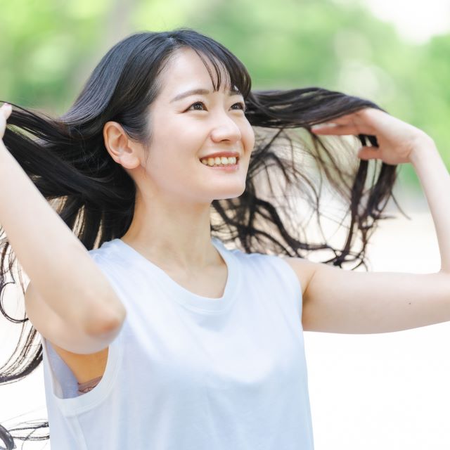 パーマ後はヘアケアが重要！長持ちさせる方法やおすすめアイテムもご紹介 イメージ